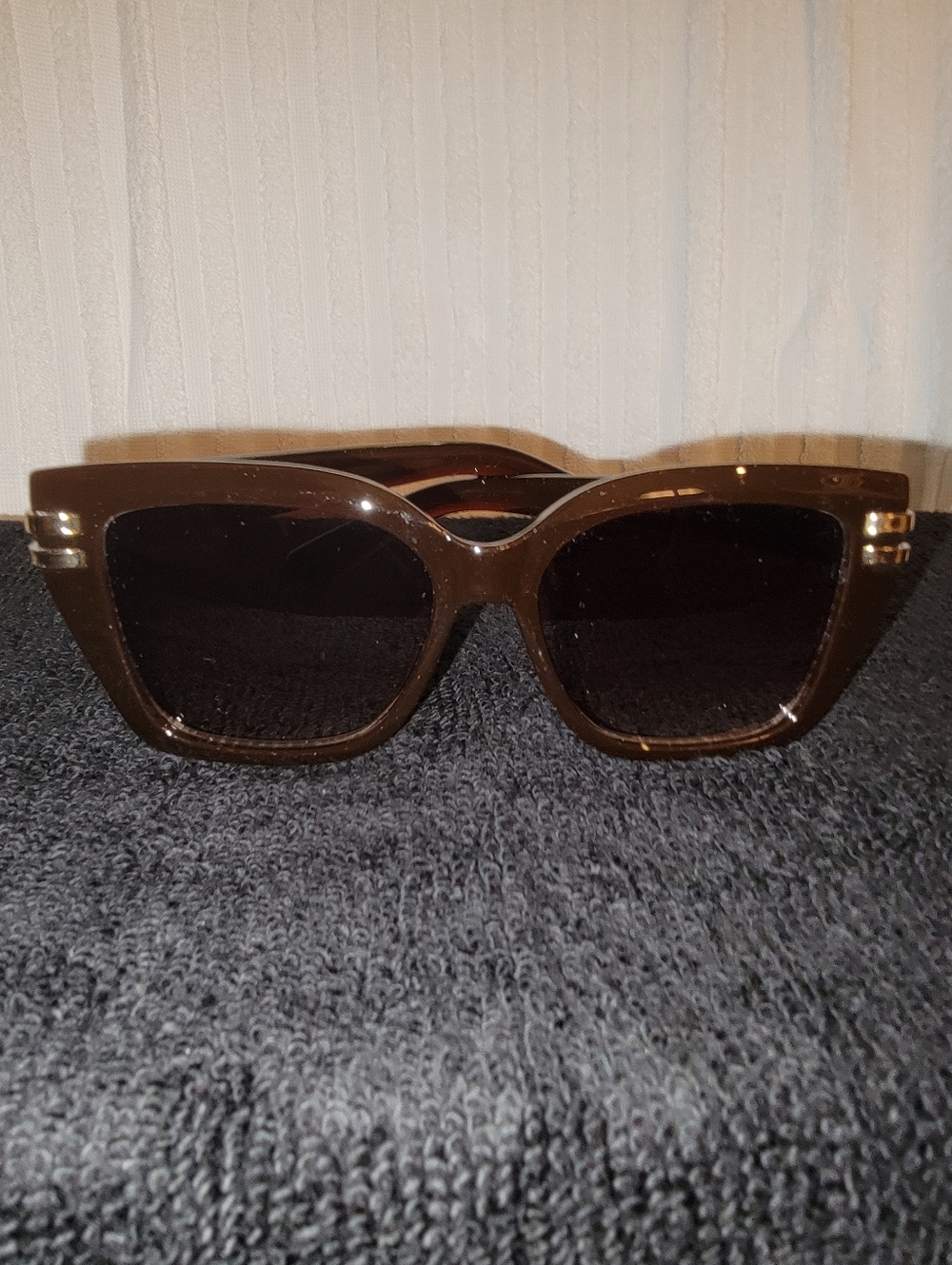 Brown Women's Fashion Sunglasses - Stylish Oversized Frame